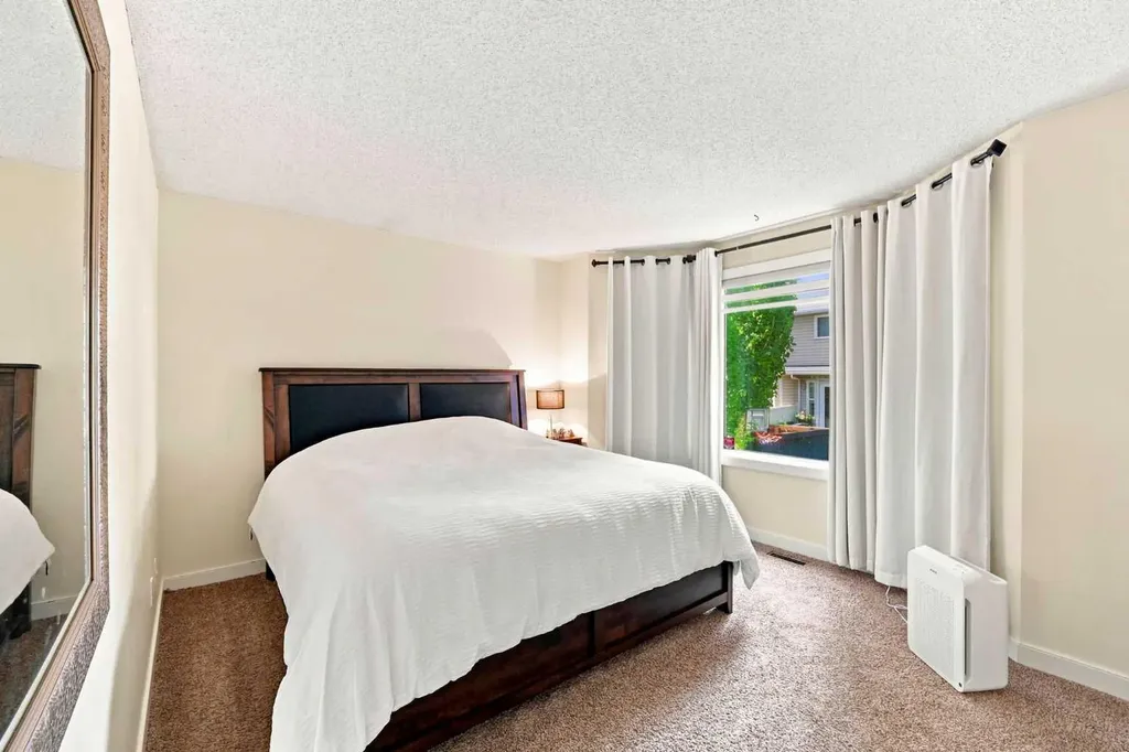 225 Harvest Glen Place NE Calgary AB T3K 4J1