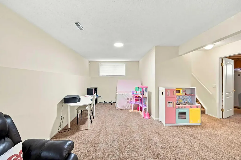225 Harvest Glen Place NE Calgary AB T3K 4J1