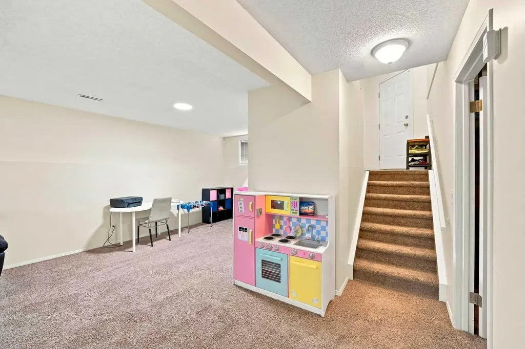 225 Harvest Glen Place NE Calgary AB T3K 4J1