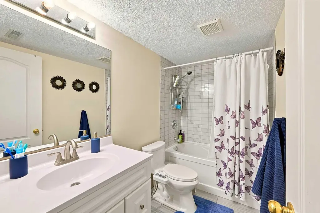 225 Harvest Glen Place NE Calgary AB T3K 4J1