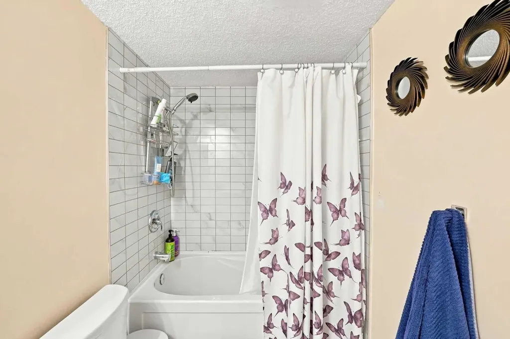 225 Harvest Glen Place NE Calgary AB T3K 4J1