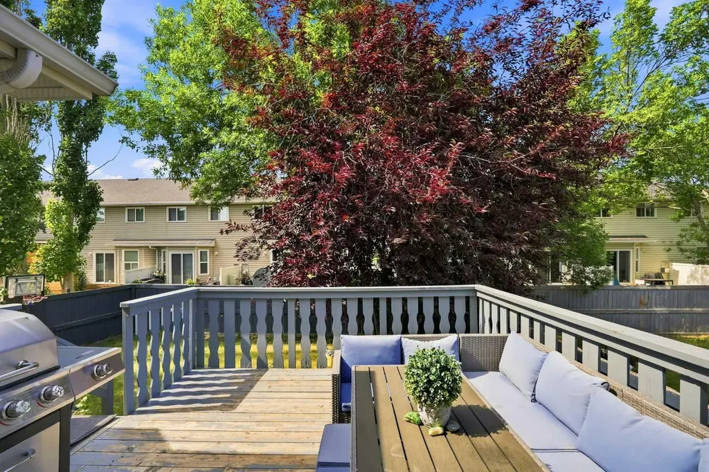 225 Harvest Glen Place NE Calgary AB T3K 4J1