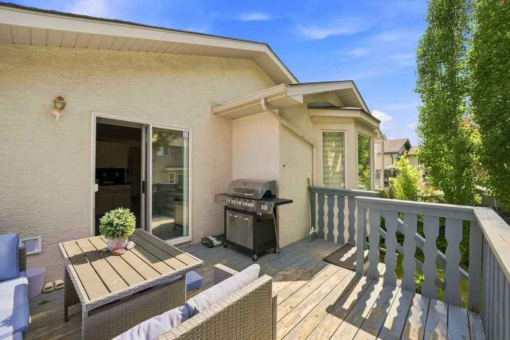 225 Harvest Glen Place NE Calgary AB T3K 4J1