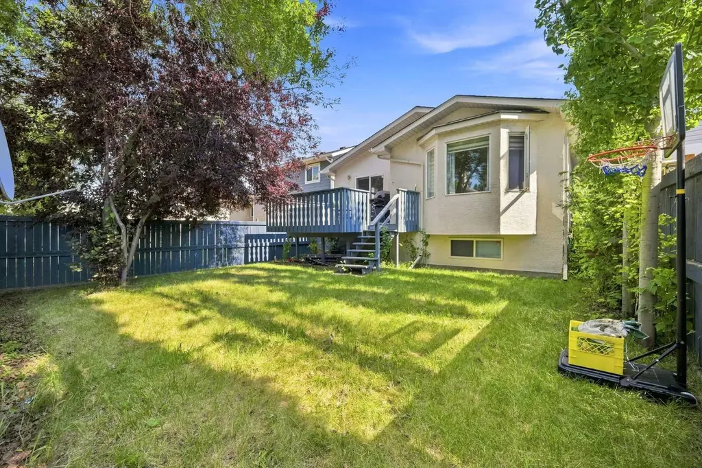 225 Harvest Glen Place NE Calgary AB T3K 4J1