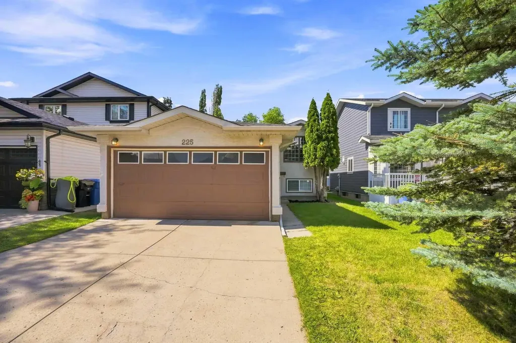 225 Harvest Glen Place NE Calgary AB T3K 4J1