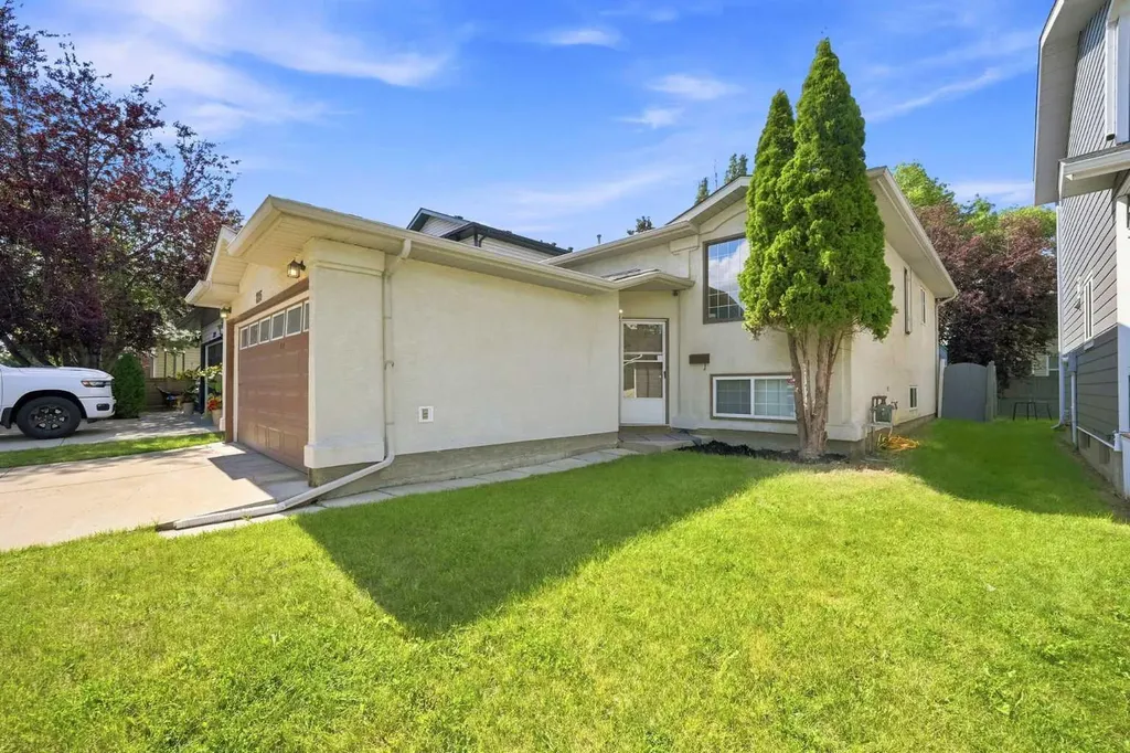 225 Harvest Glen Place NE Calgary AB T3K 4J1