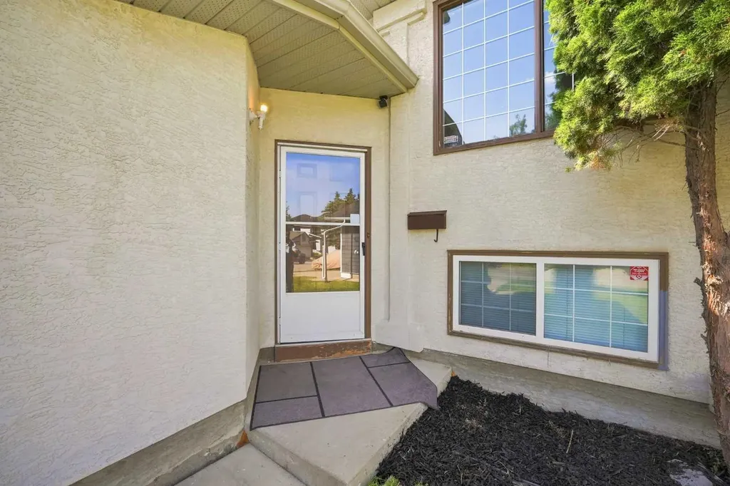 225 Harvest Glen Place NE Calgary AB T3K 4J1