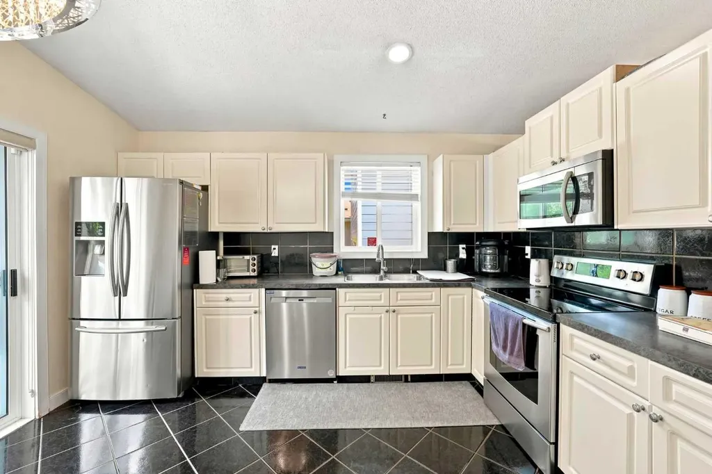 225 Harvest Glen Place NE Calgary AB T3K 4J1