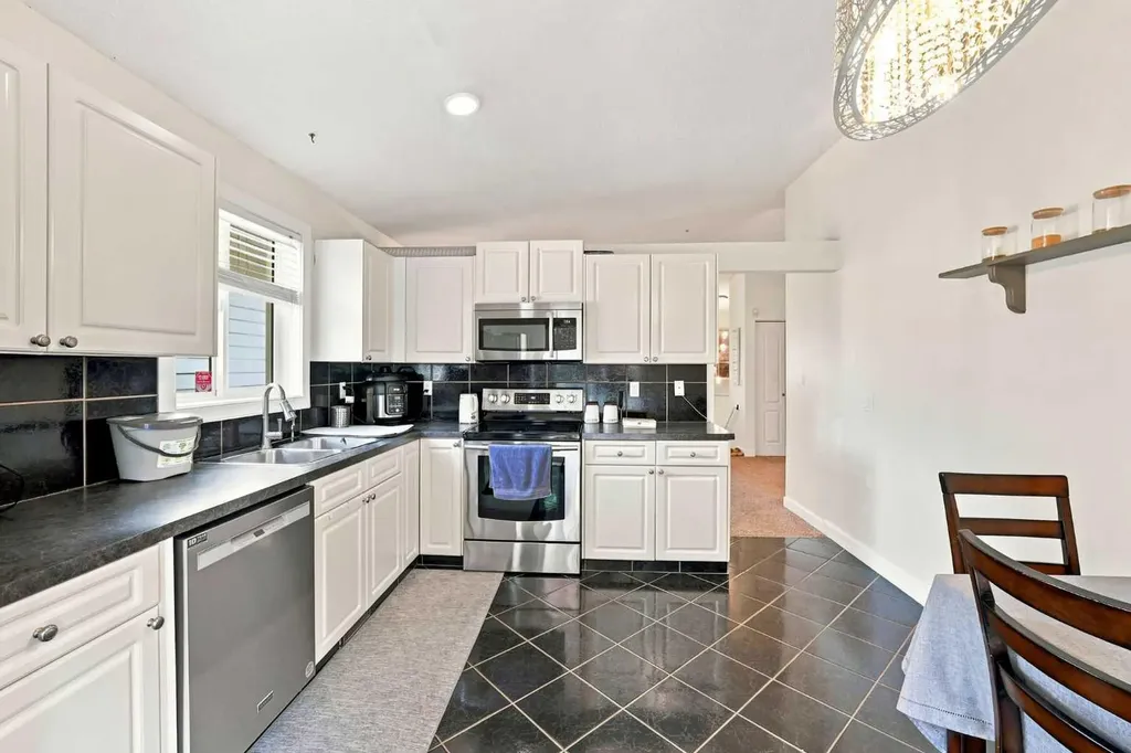 225 Harvest Glen Place NE Calgary AB T3K 4J1