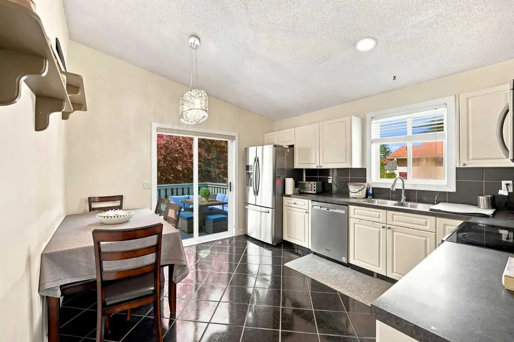 225 Harvest Glen Place NE Calgary AB T3K 4J1