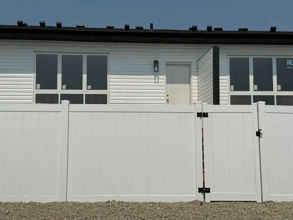 7 Gray Close Sylvan Lake AB T4S 0W4