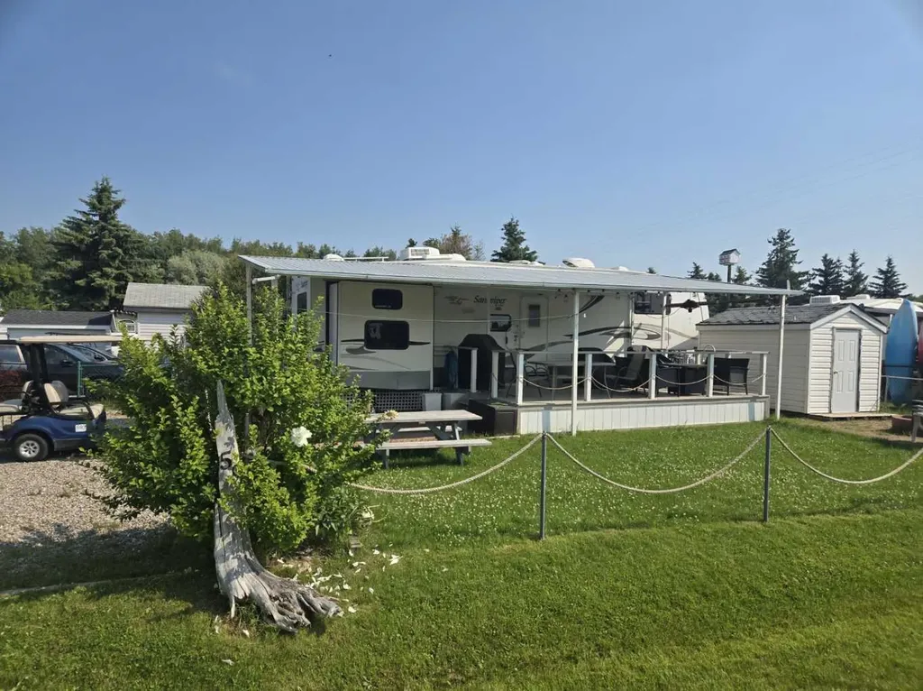 593 Carefree Resort Rural Red Deer County AB T4G 0K6