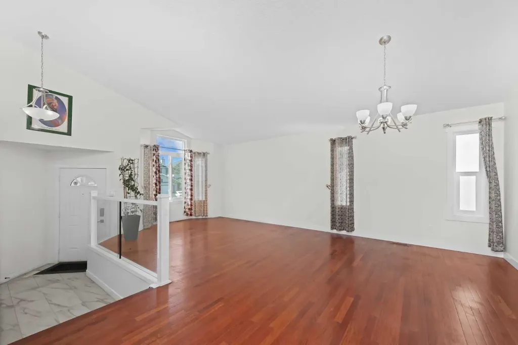 98 Del Ray Road NE Calgary AB T1Y 6V6