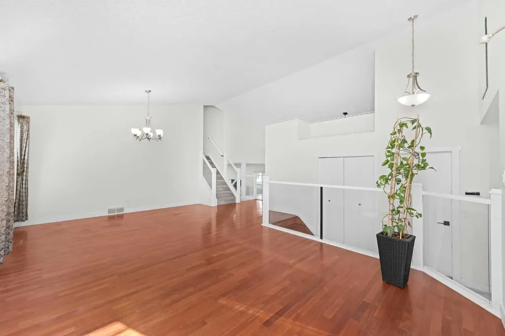 98 Del Ray Road NE Calgary AB T1Y 6V6