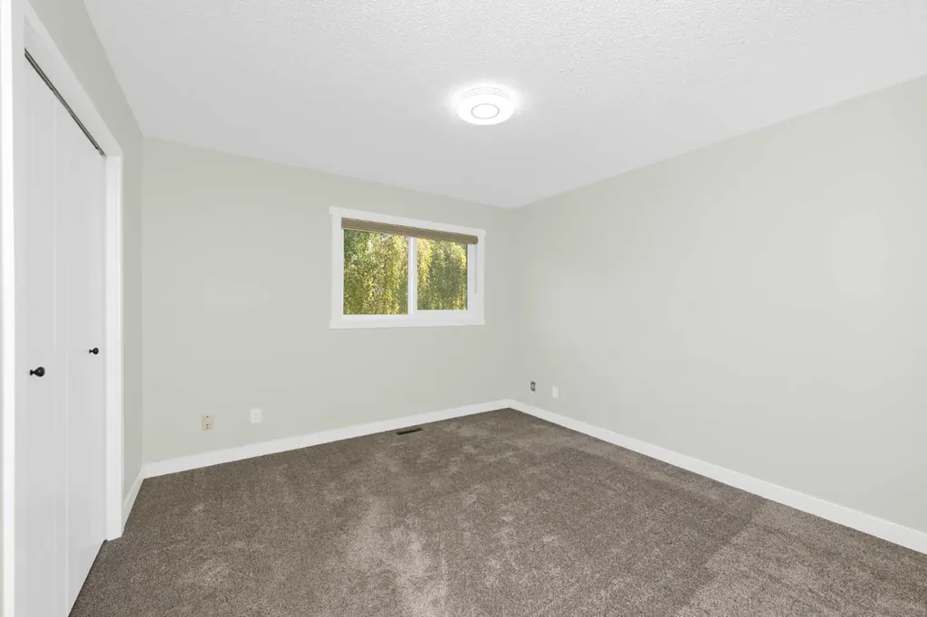 98 Del Ray Road NE Calgary AB T1Y 6V6