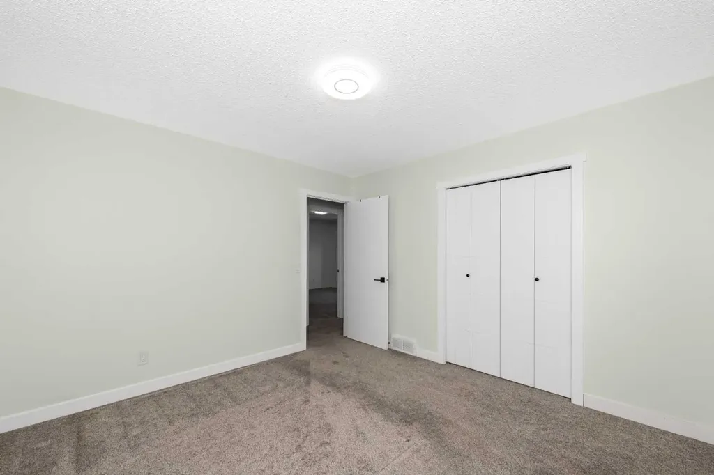 98 Del Ray Road NE Calgary AB T1Y 6V6