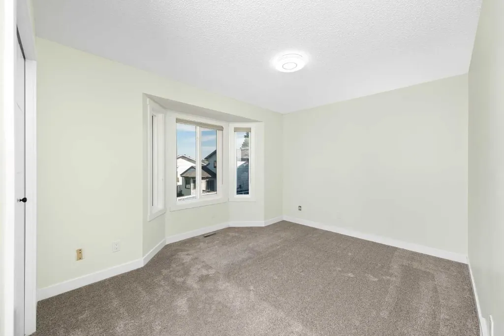 98 Del Ray Road NE Calgary AB T1Y 6V6