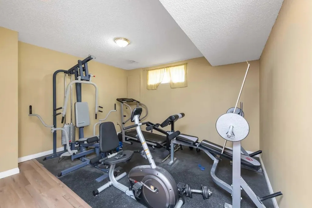98 Del Ray Road NE Calgary AB T1Y 6V6