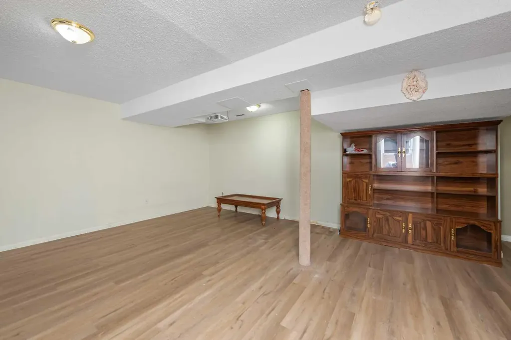 98 Del Ray Road NE Calgary AB T1Y 6V6