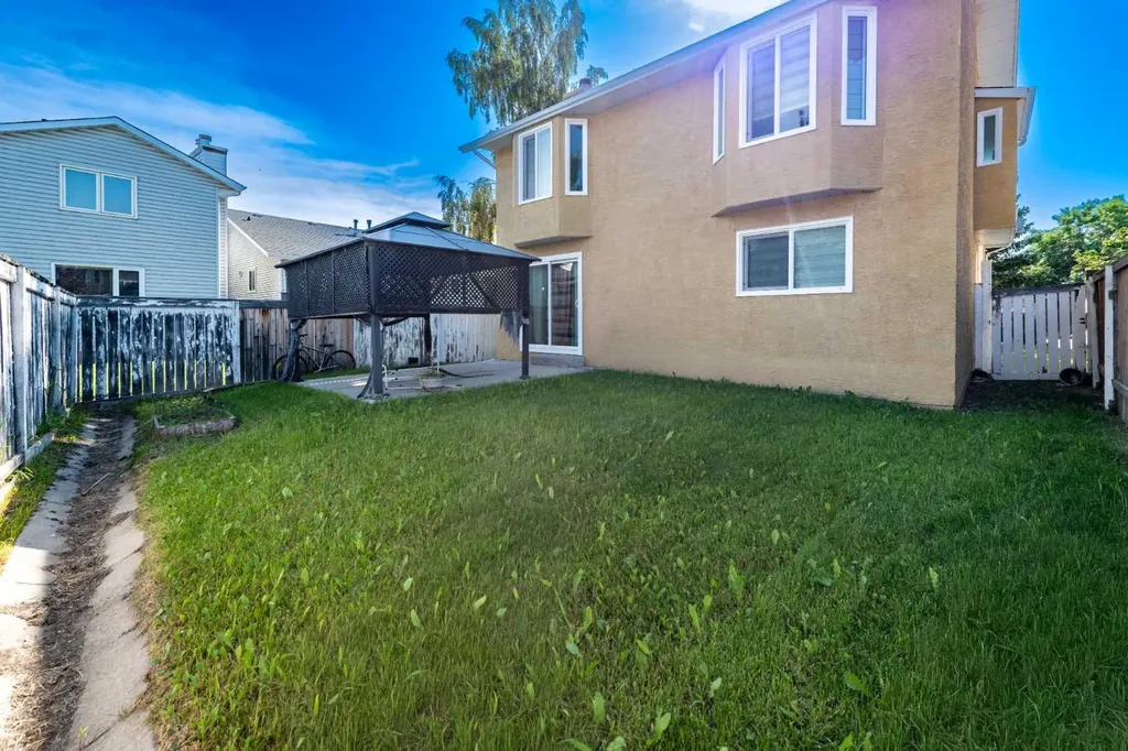 98 Del Ray Road NE Calgary AB T1Y 6V6
