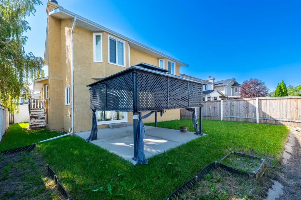 98 Del Ray Road NE Calgary AB T1Y 6V6