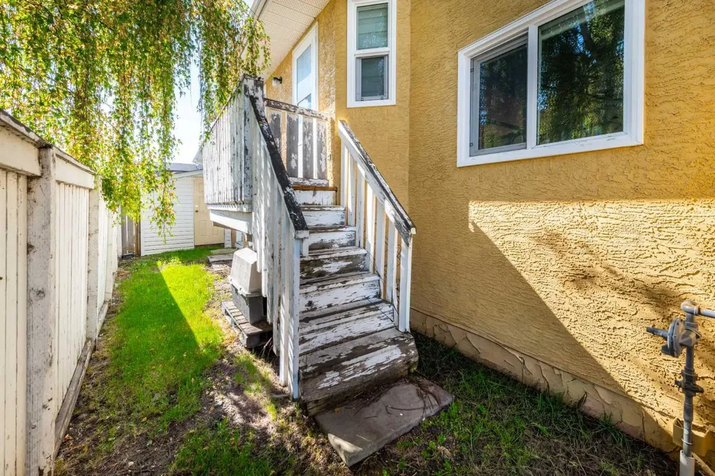 98 Del Ray Road NE Calgary AB T1Y 6V6