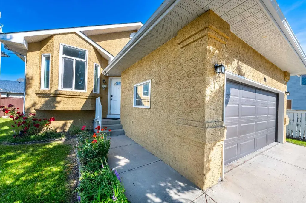 98 Del Ray Road NE Calgary AB T1Y 6V6