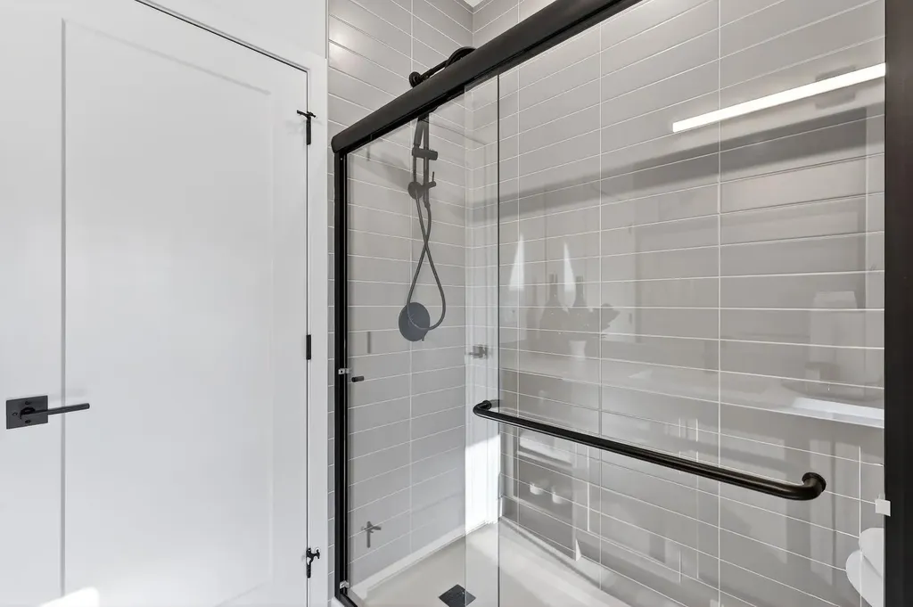 643 53 Avenue SW Calgary AB T2V0C2