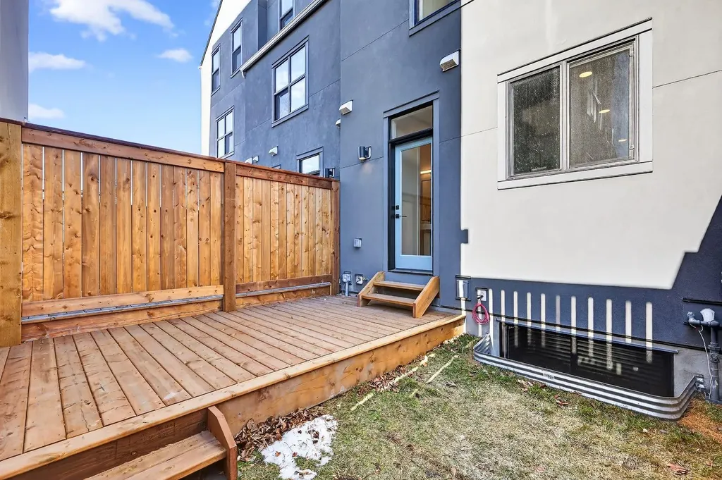 643 53 Avenue SW Calgary AB T2V0C2