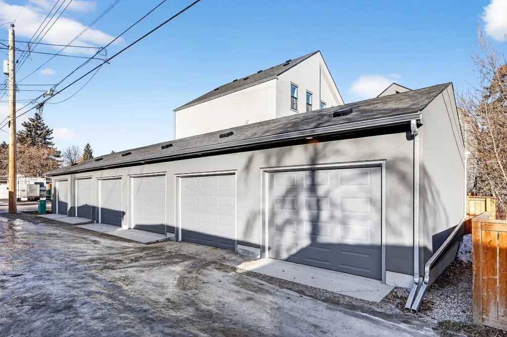 643 53 Avenue SW Calgary AB T2V0C2