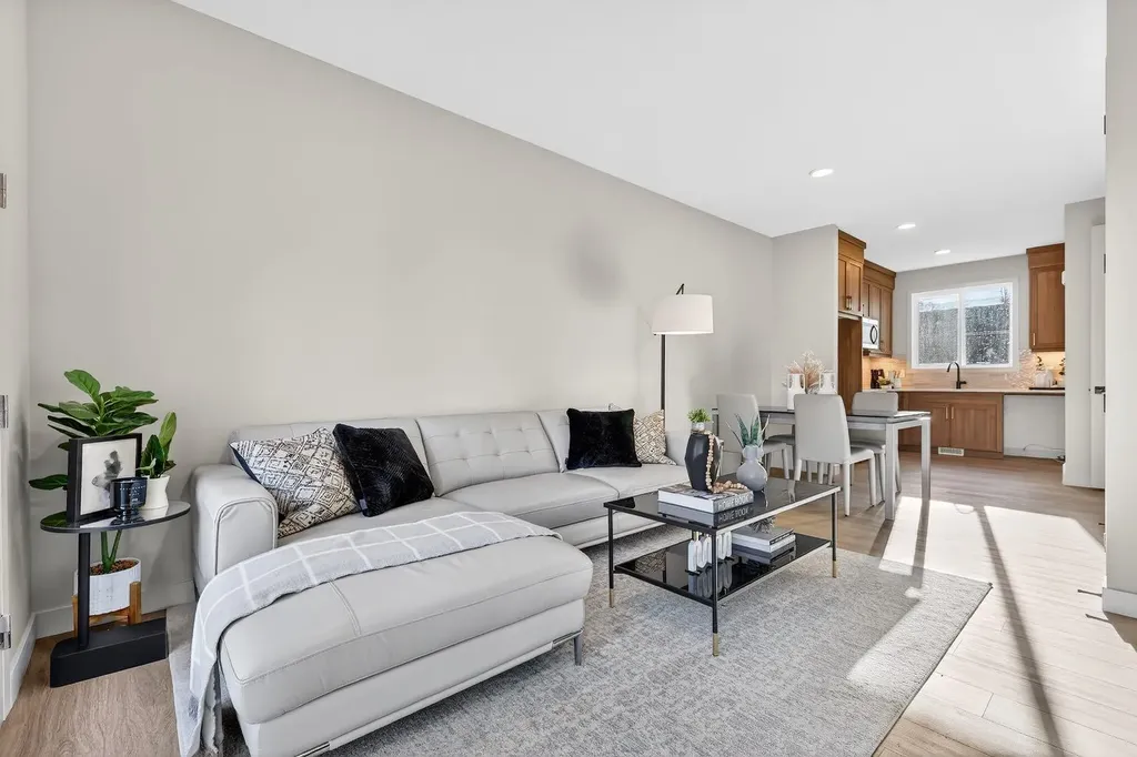 643 53 Avenue SW Calgary AB T2V0C2