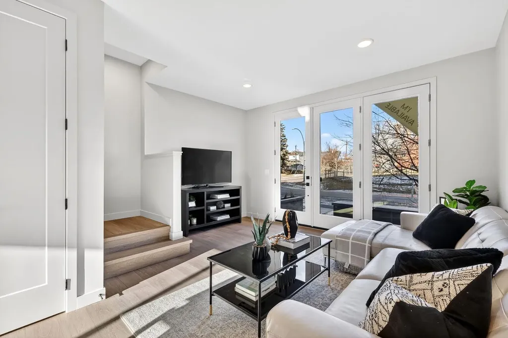 643 53 Avenue SW Calgary AB T2V0C2