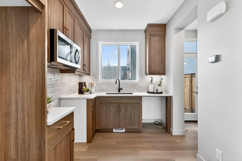 643 53 Avenue SW Calgary AB T2V0C2