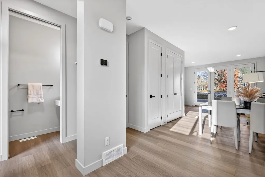 643 53 Avenue SW Calgary AB T2V0C2