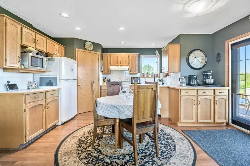48224 320 Avenue E Rural Foothills County AB T1S 4R9