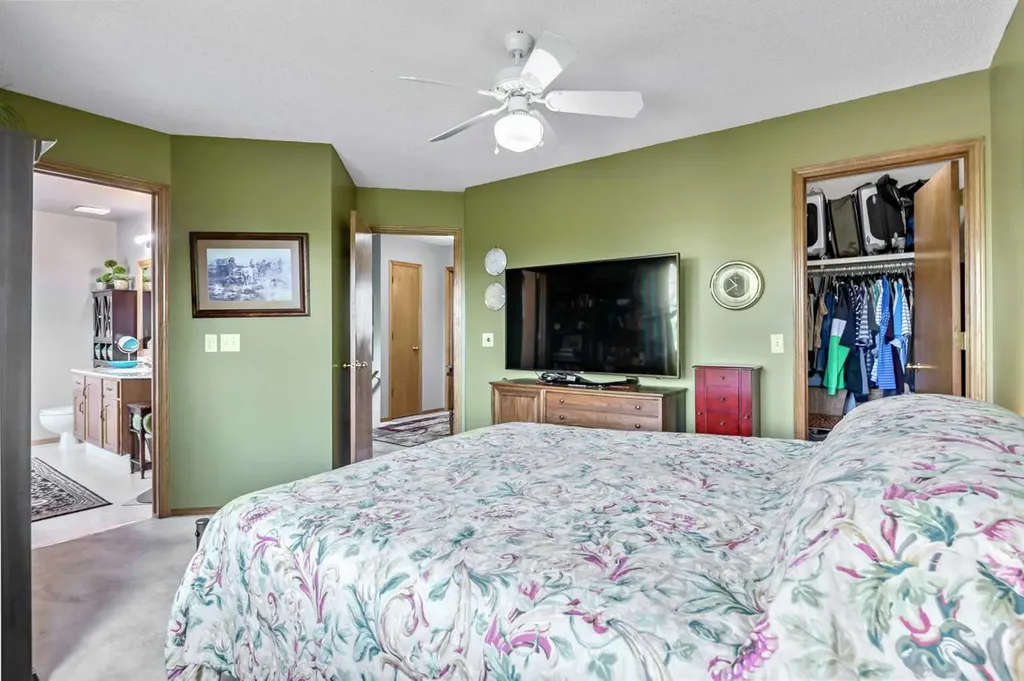 48224 320 Avenue E Rural Foothills County AB T1S 4R9