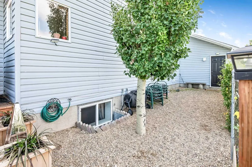 48224 320 Avenue E Rural Foothills County AB T1S 4R9