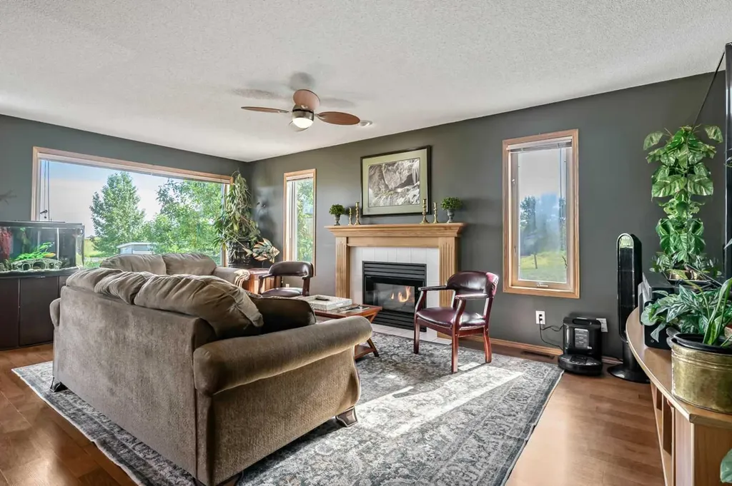 48224 320 Avenue E Rural Foothills County AB T1S 4R9