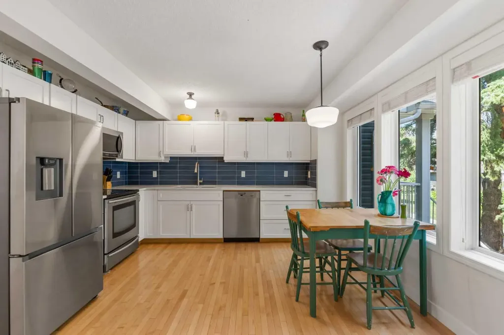 472 Regal Park NE Calgary AB T2E 0S6