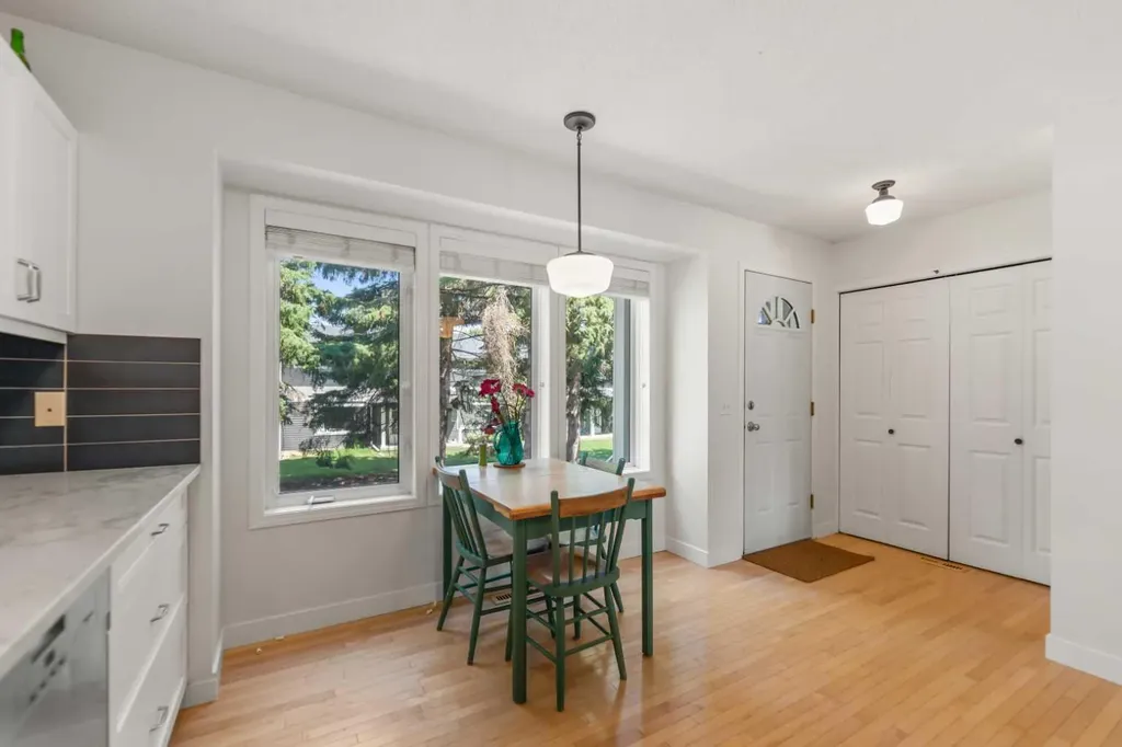 472 Regal Park NE Calgary AB T2E 0S6
