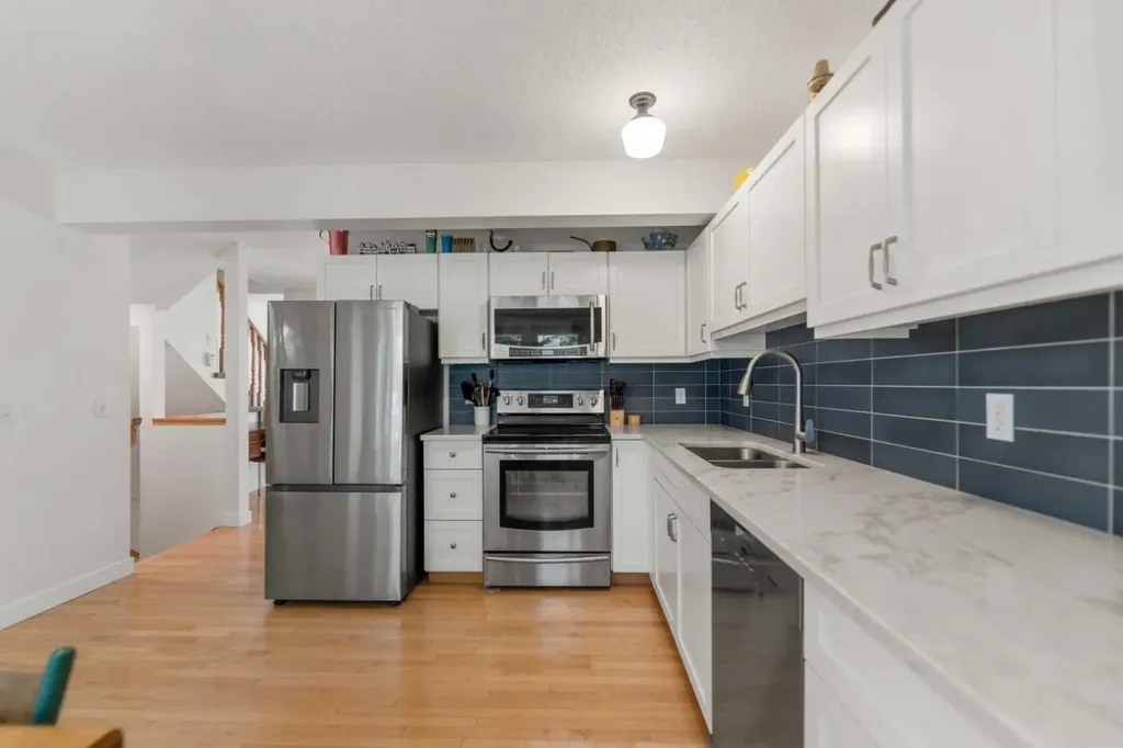 472 Regal Park NE Calgary AB T2E 0S6
