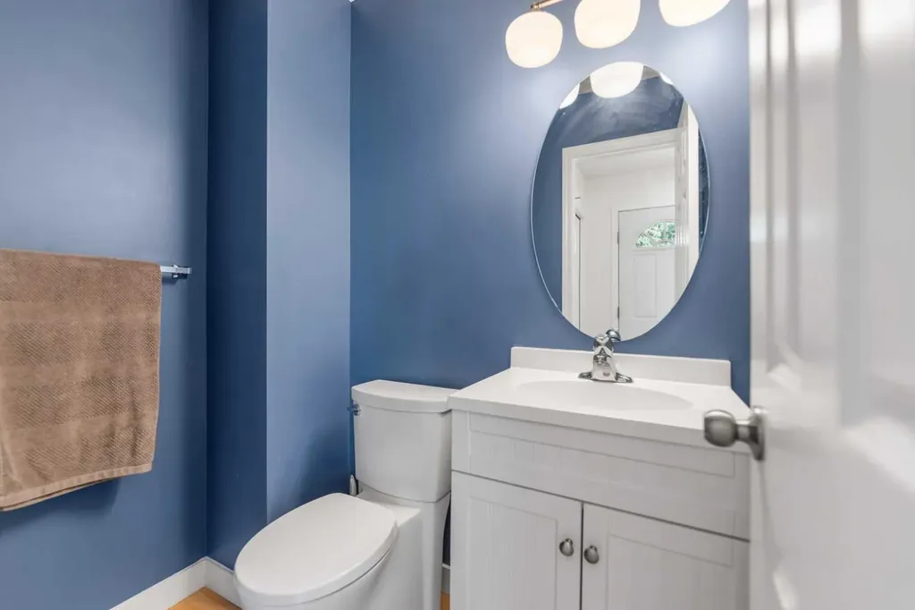 472 Regal Park NE Calgary AB T2E 0S6