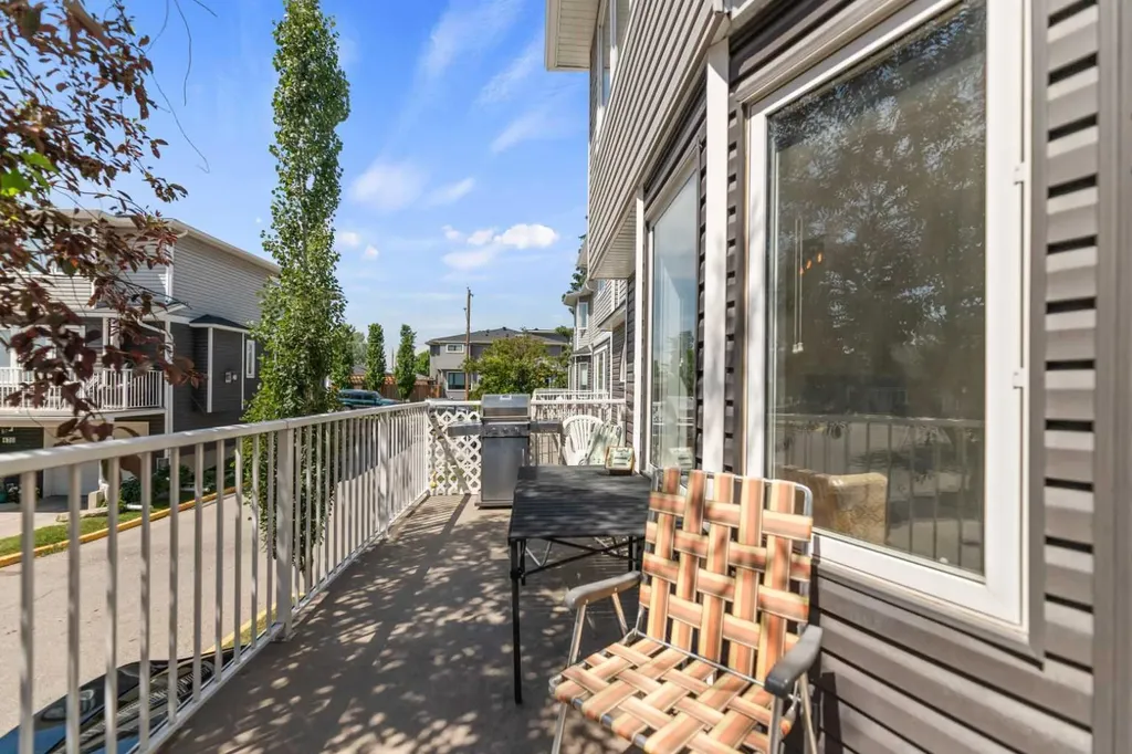 472 Regal Park NE Calgary AB T2E 0S6