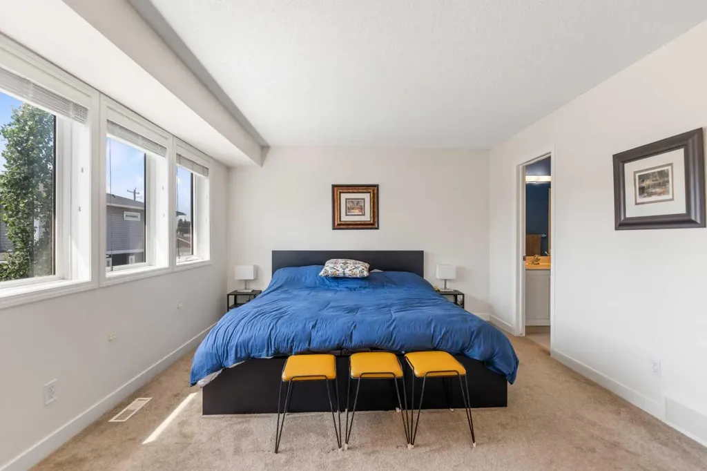 472 Regal Park NE Calgary AB T2E 0S6