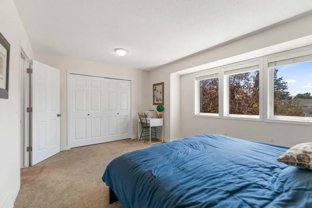 472 Regal Park NE Calgary AB T2E 0S6
