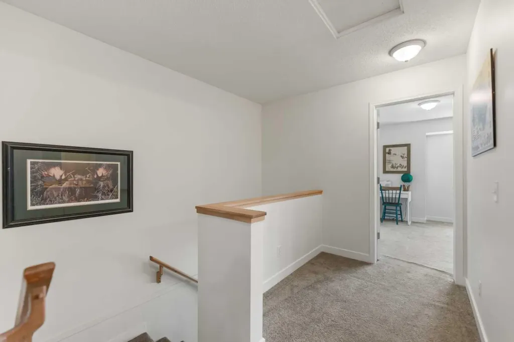 472 Regal Park NE Calgary AB T2E 0S6