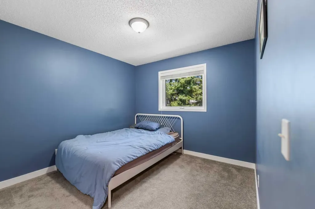 472 Regal Park NE Calgary AB T2E 0S6