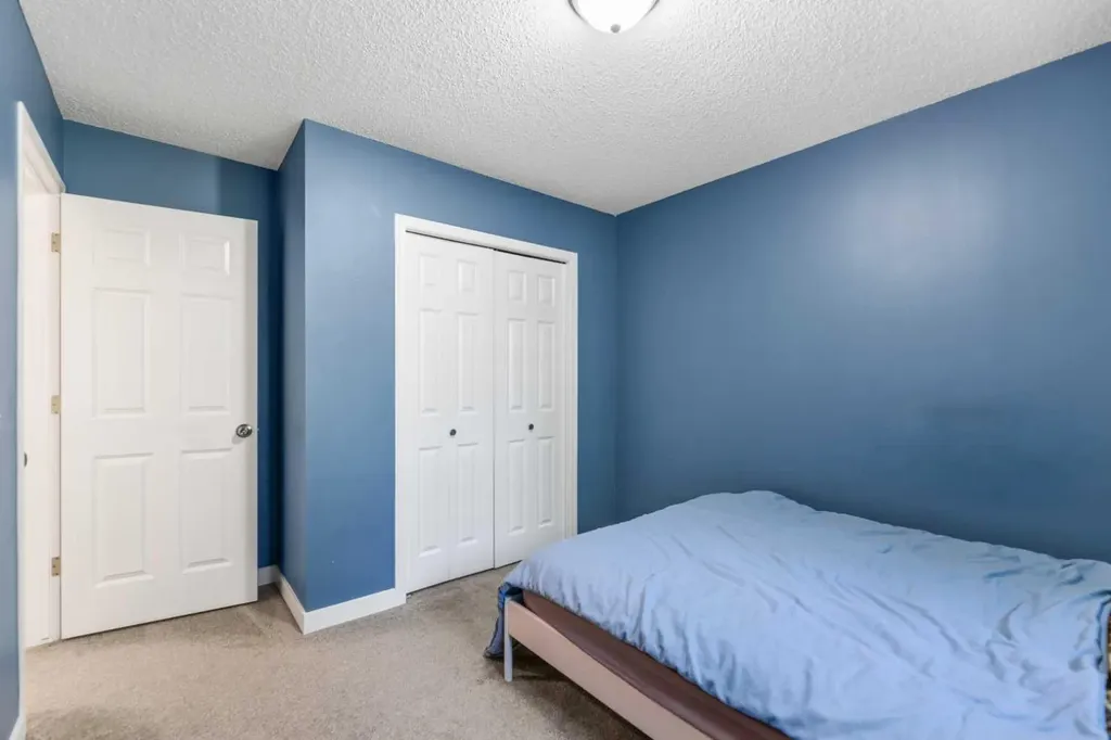 472 Regal Park NE Calgary AB T2E 0S6
