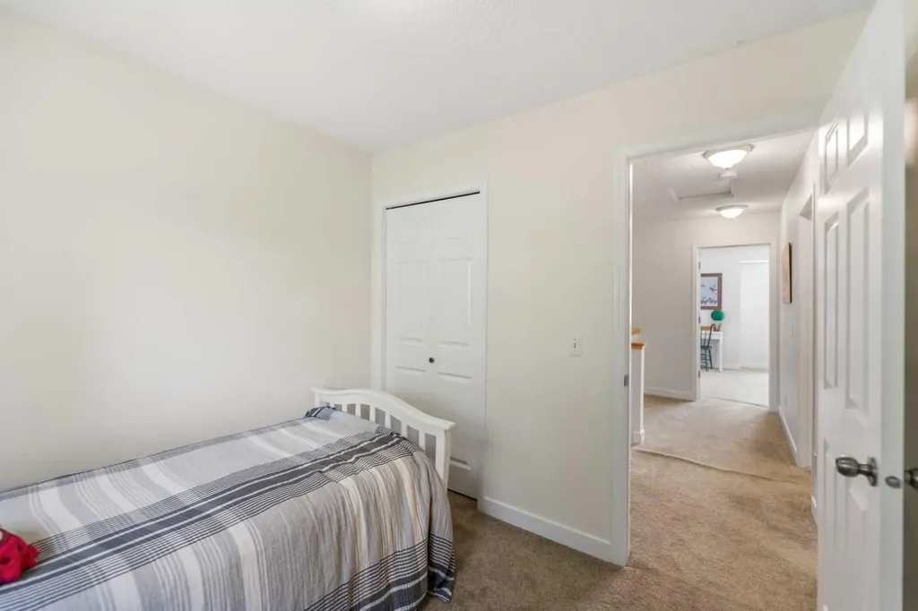 472 Regal Park NE Calgary AB T2E 0S6