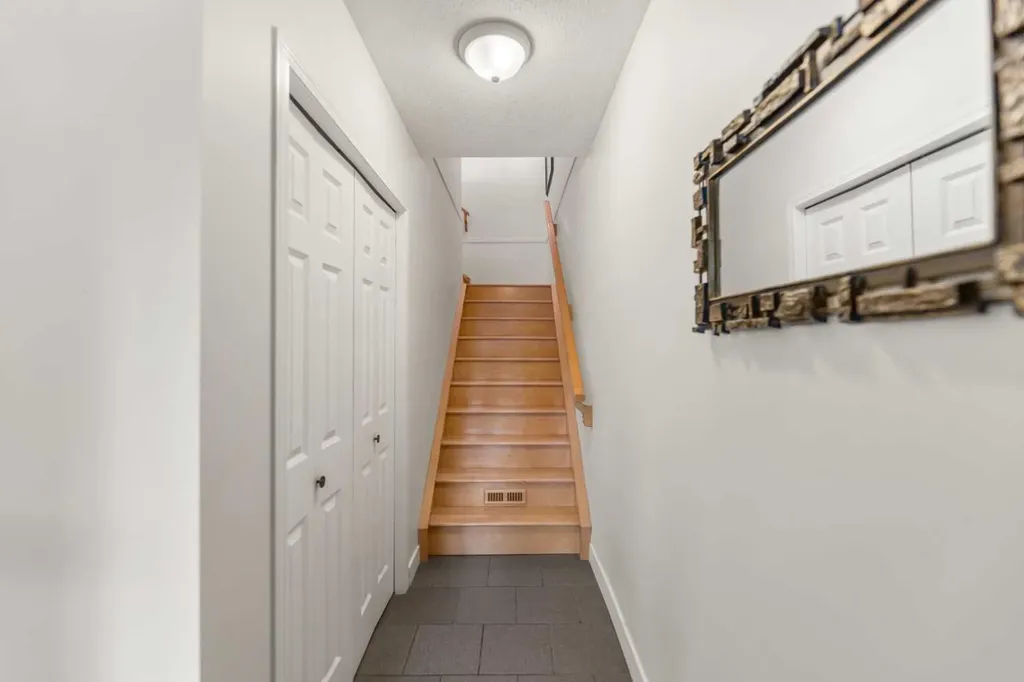 472 Regal Park NE Calgary AB T2E 0S6